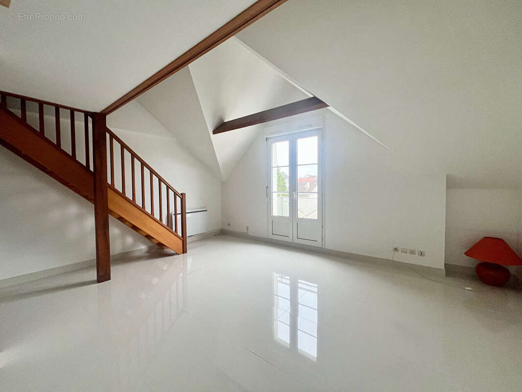 Appartement à BRIE-COMTE-ROBERT