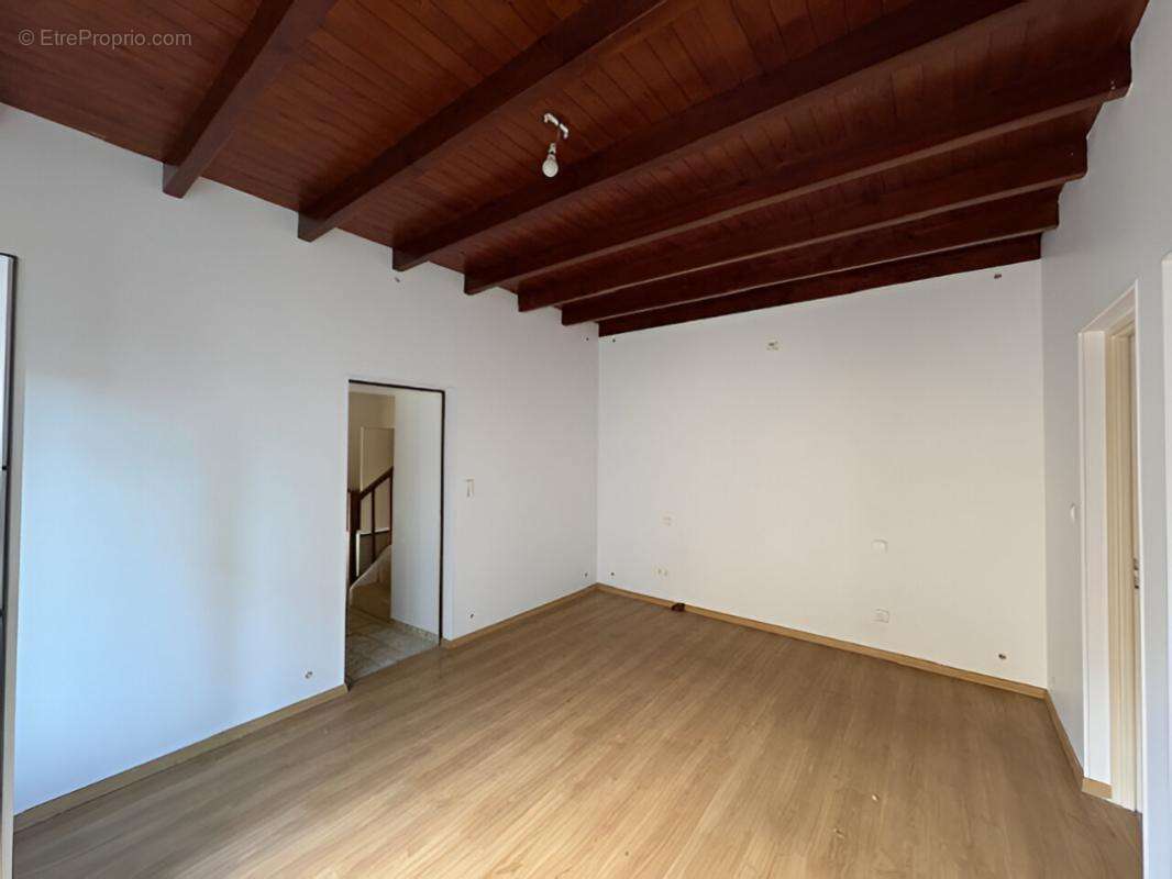 Maison à SAINT-LAURENT-DE-COGNAC