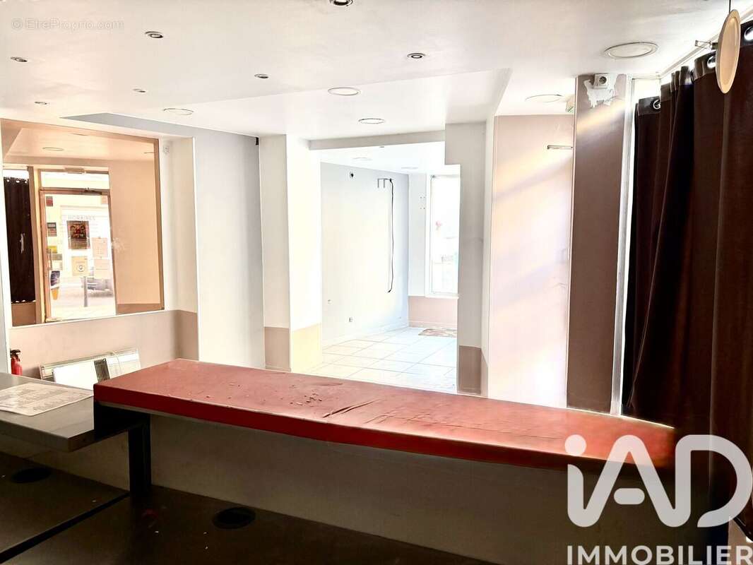 Appartement 250 m² à Bourg-Les-Valence  - photo 2