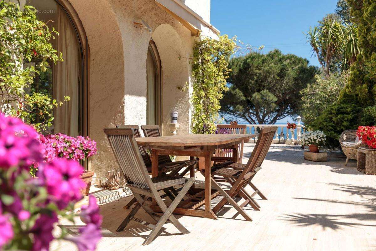 Appartement à VALLAURIS