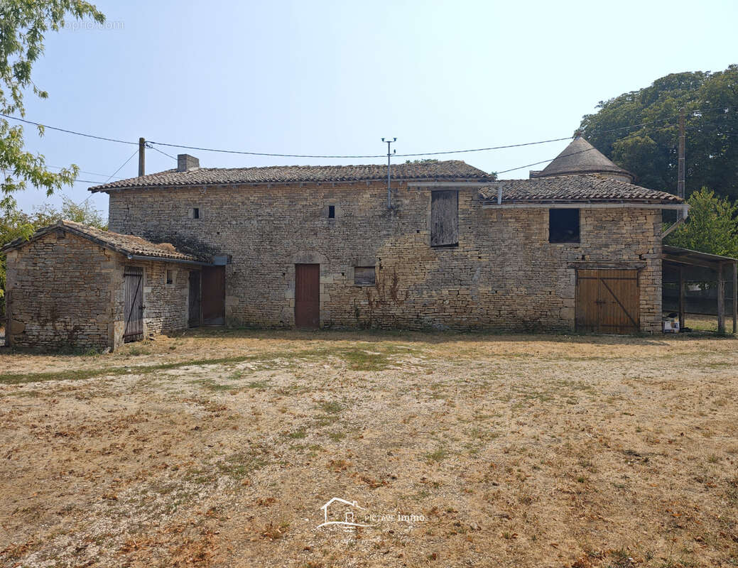 Maison avec dependances - photo 12
