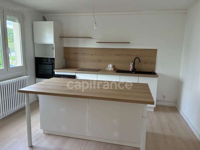 **Exclusivité**Sainte-Cécile**Maison rénovée de 137 m², 4 chambres, jardin et double garage - photo 3