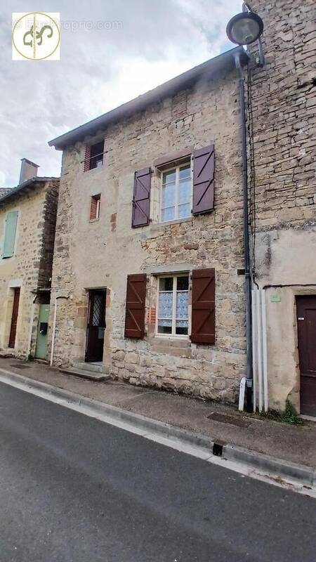   - Maison à LES CABANNES