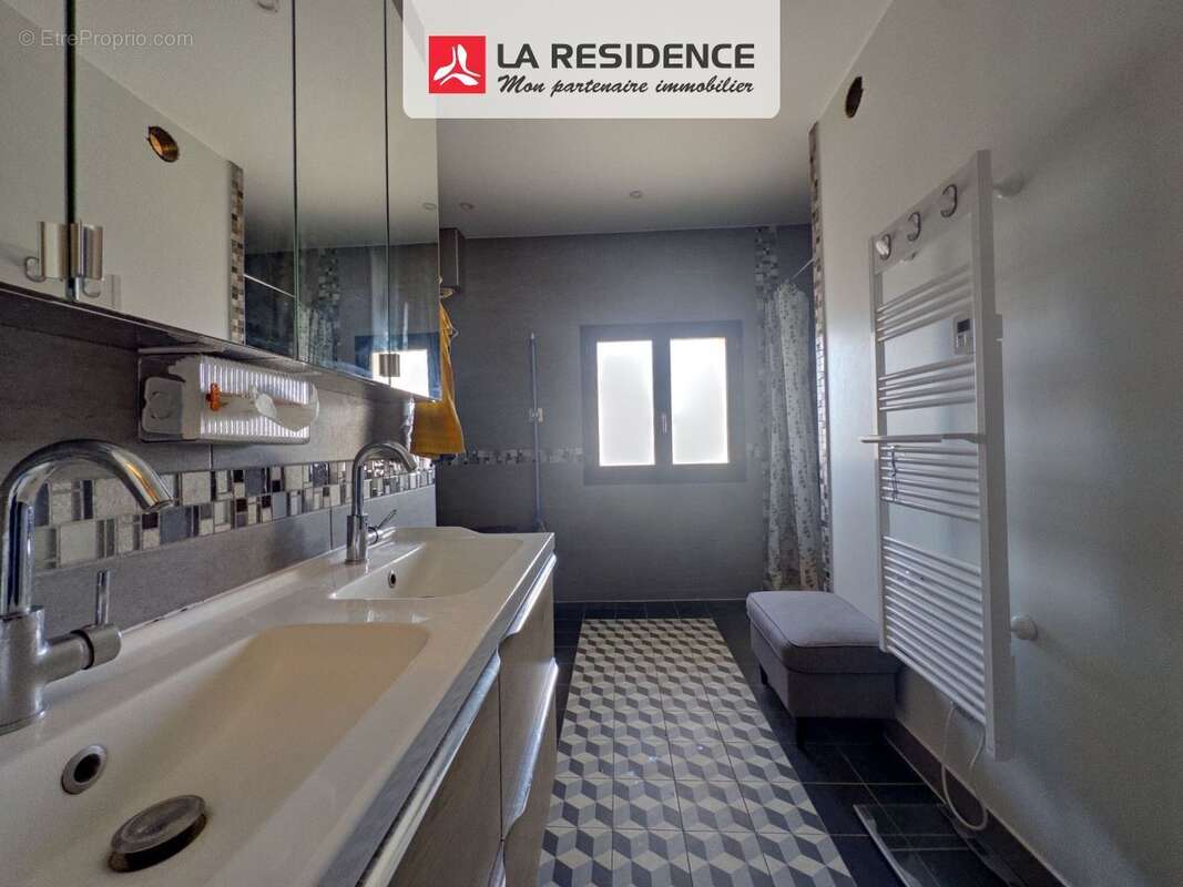Maison 130 m² à Montainville  - photo 8