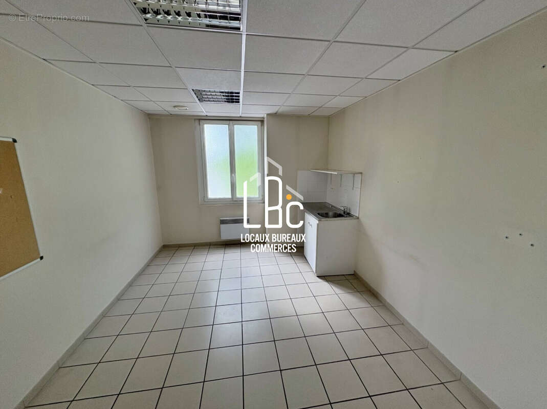 Commerce 225 m² à Nantes  - photo 3