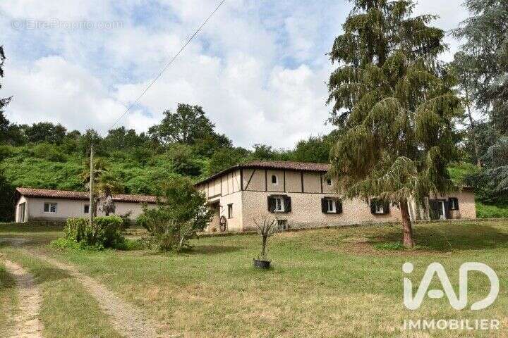 Maison 230 m² à Saint-Cricq-Villeneuve  - photo 4