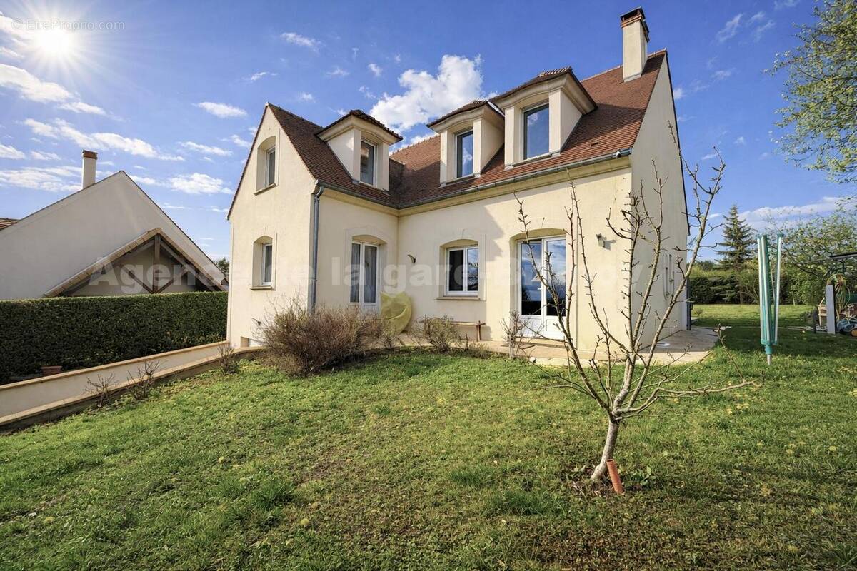 ChatGPT Image 9 févr - Maison à VARENNES-JARCY