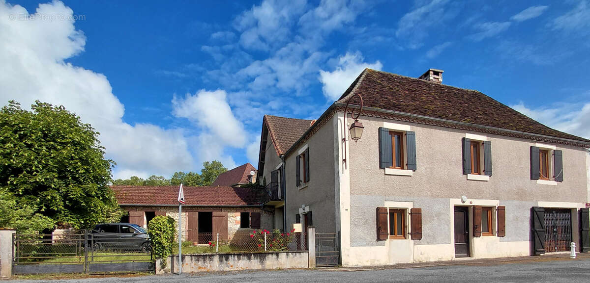 Maison à MILHAC-D'AUBEROCHE