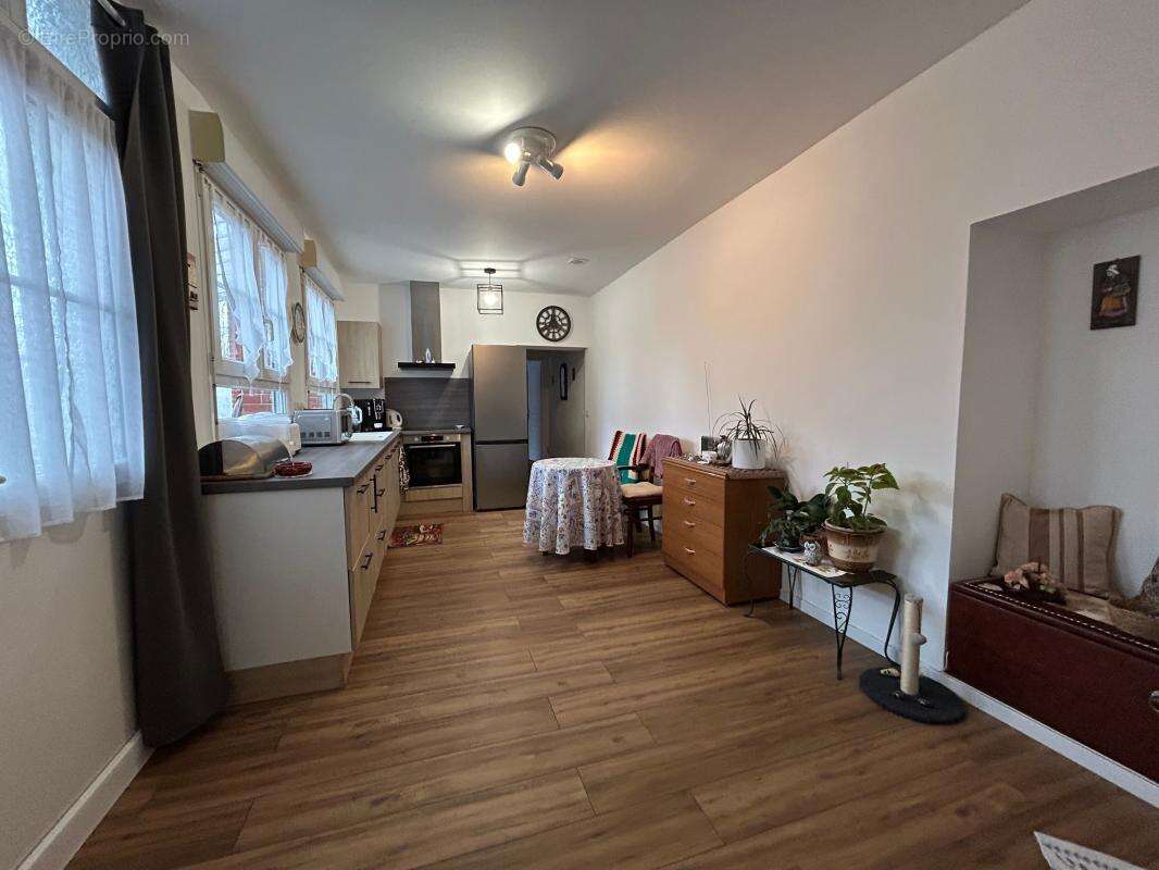 Maison à MAIGNELAY-MONTIGNY