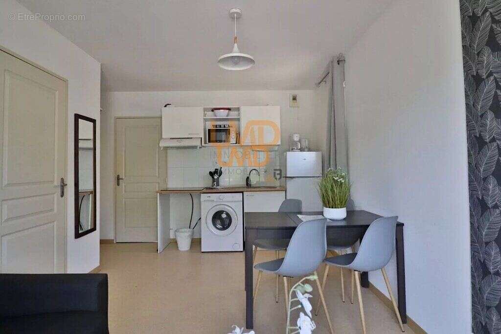 Appartement à AVENE