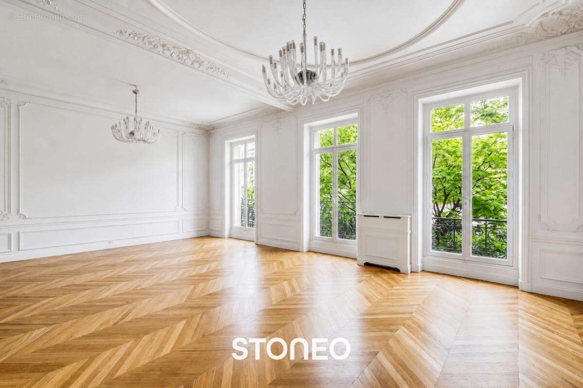 Appartement à PARIS-8E
