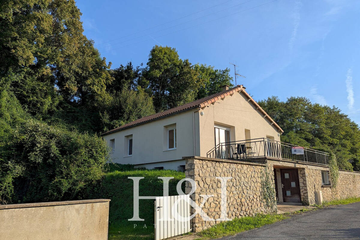 Maison à LUSIGNAN