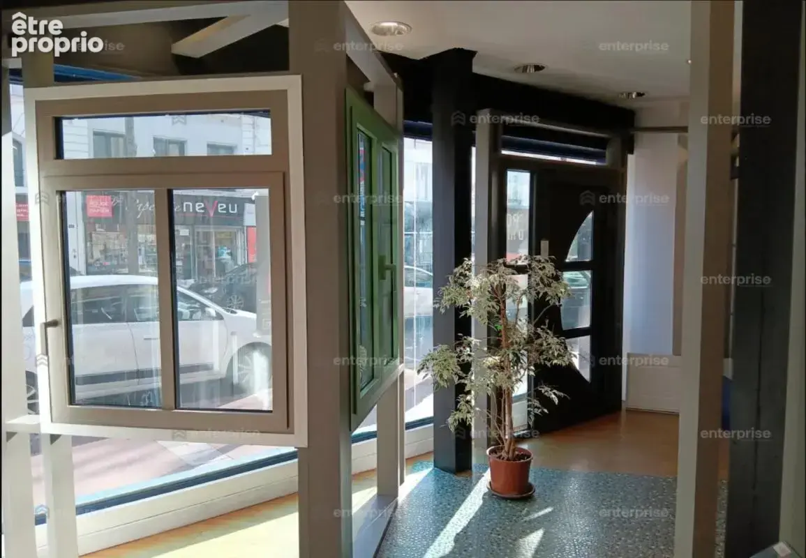 Local commercial - photo 4