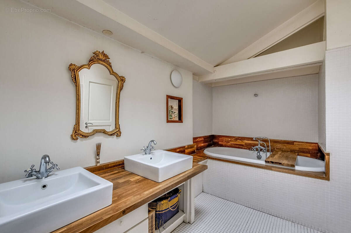 Appartement à PARIS-19E