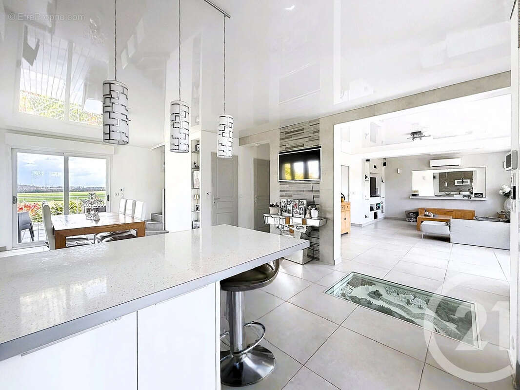 Maison à SAINT-PARRES-AUX-TERTRES