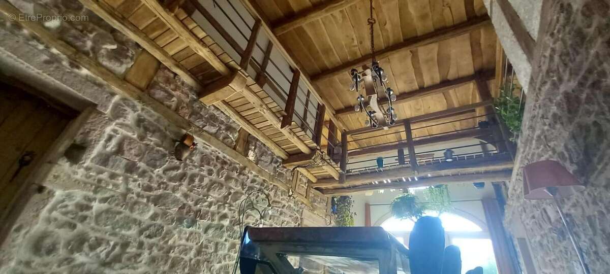 Ferme de caractére avec gîte entierement rénovés et étang de 4 hectares - photo 8