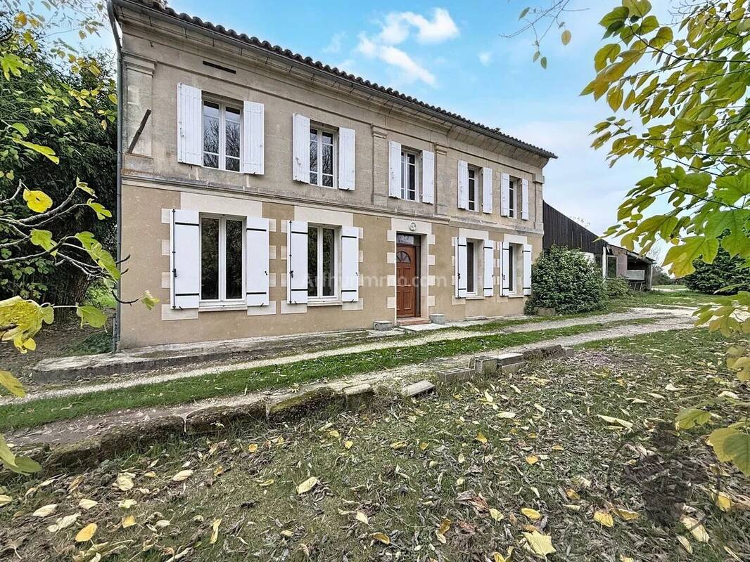 Maison à LES PEINTURES