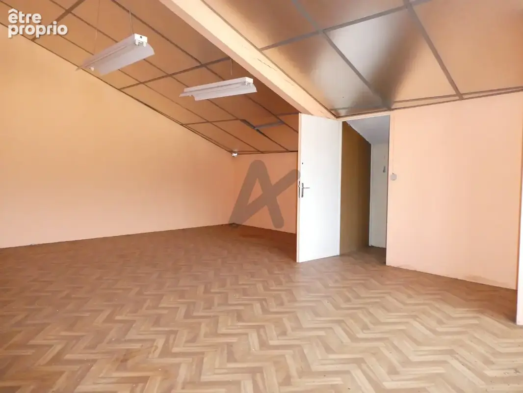 Grande dépendance en pierre de plus de 400 m2 avec 2800 m2 de terrain - photo 7