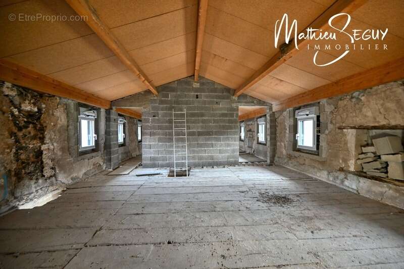 Appartement à THURINS