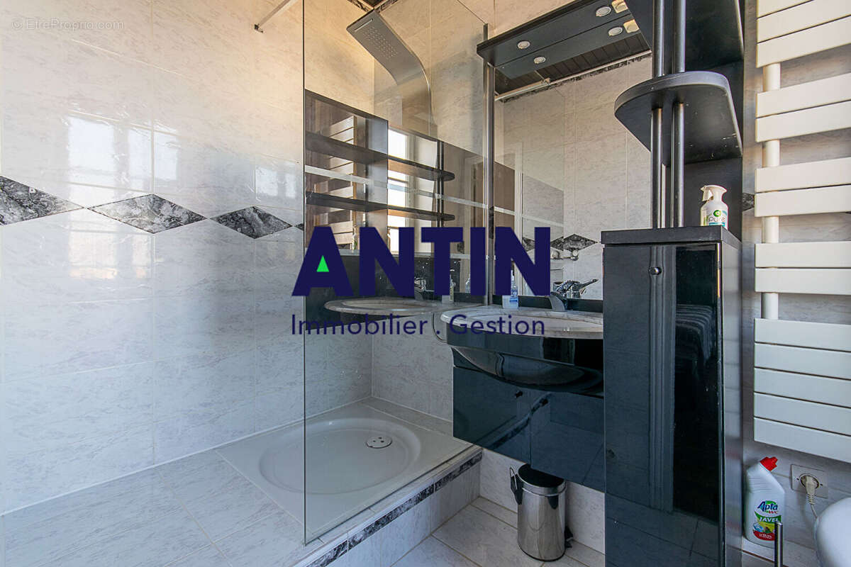 Appartement à LA GARENNE-COLOMBES