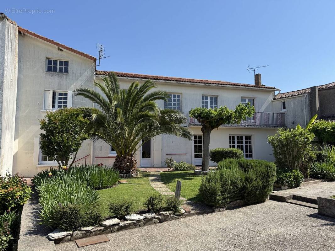 Maison à MORTAGNE-SUR-GIRONDE