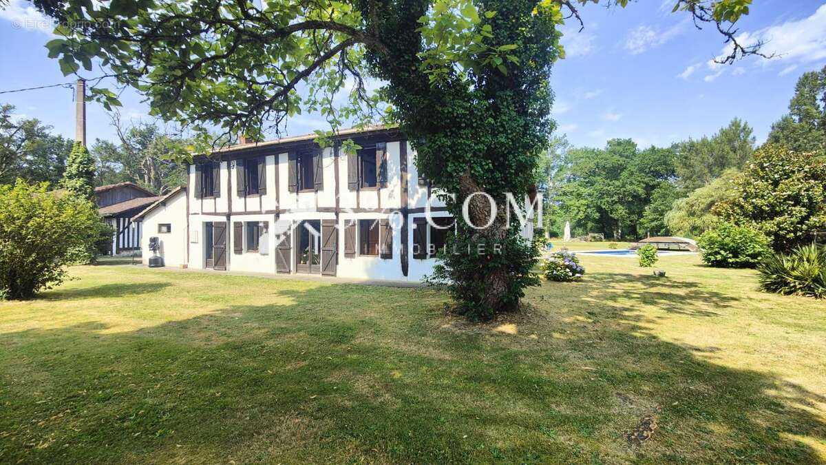 Maison à LUXEY