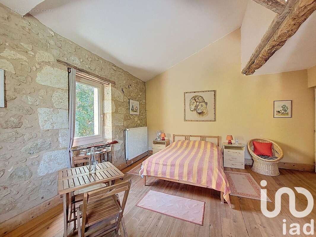 Maison 255 m² à Castillon-Massas  - photo 7