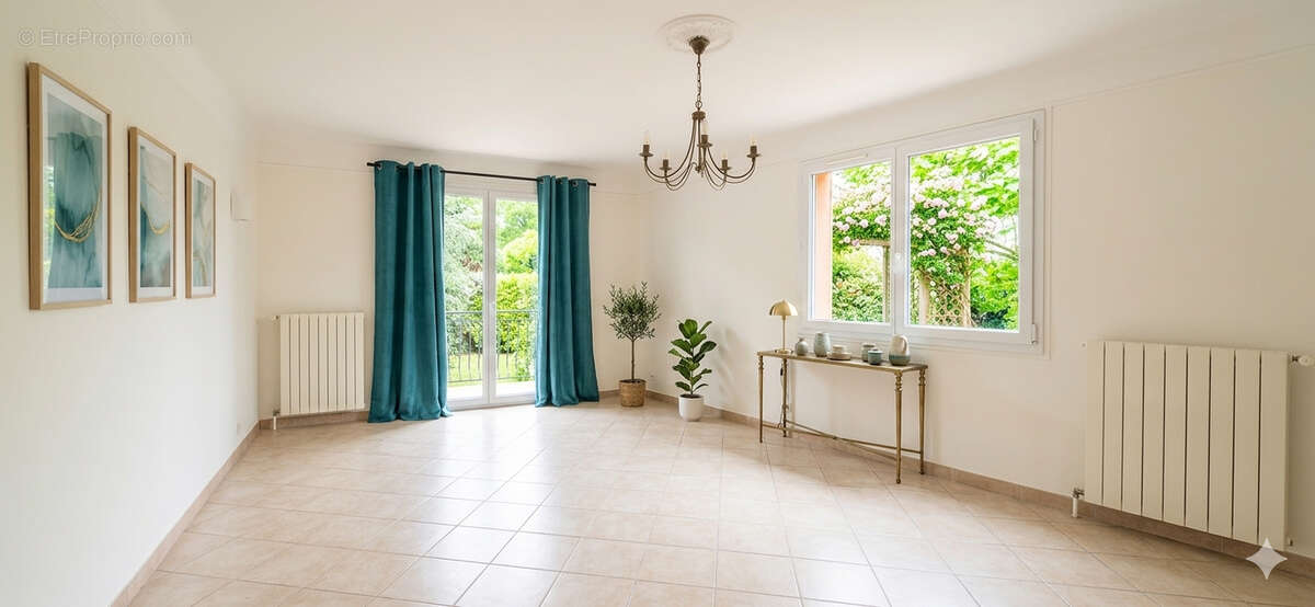 Maison à LE MESNIL-SAINT-DENIS