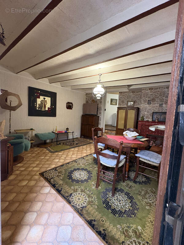 Maison à VIC-LE-COMTE