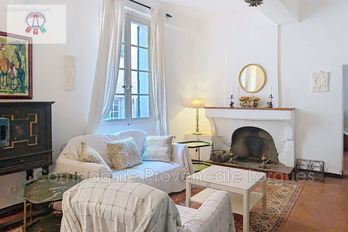 Appartement à COTIGNAC