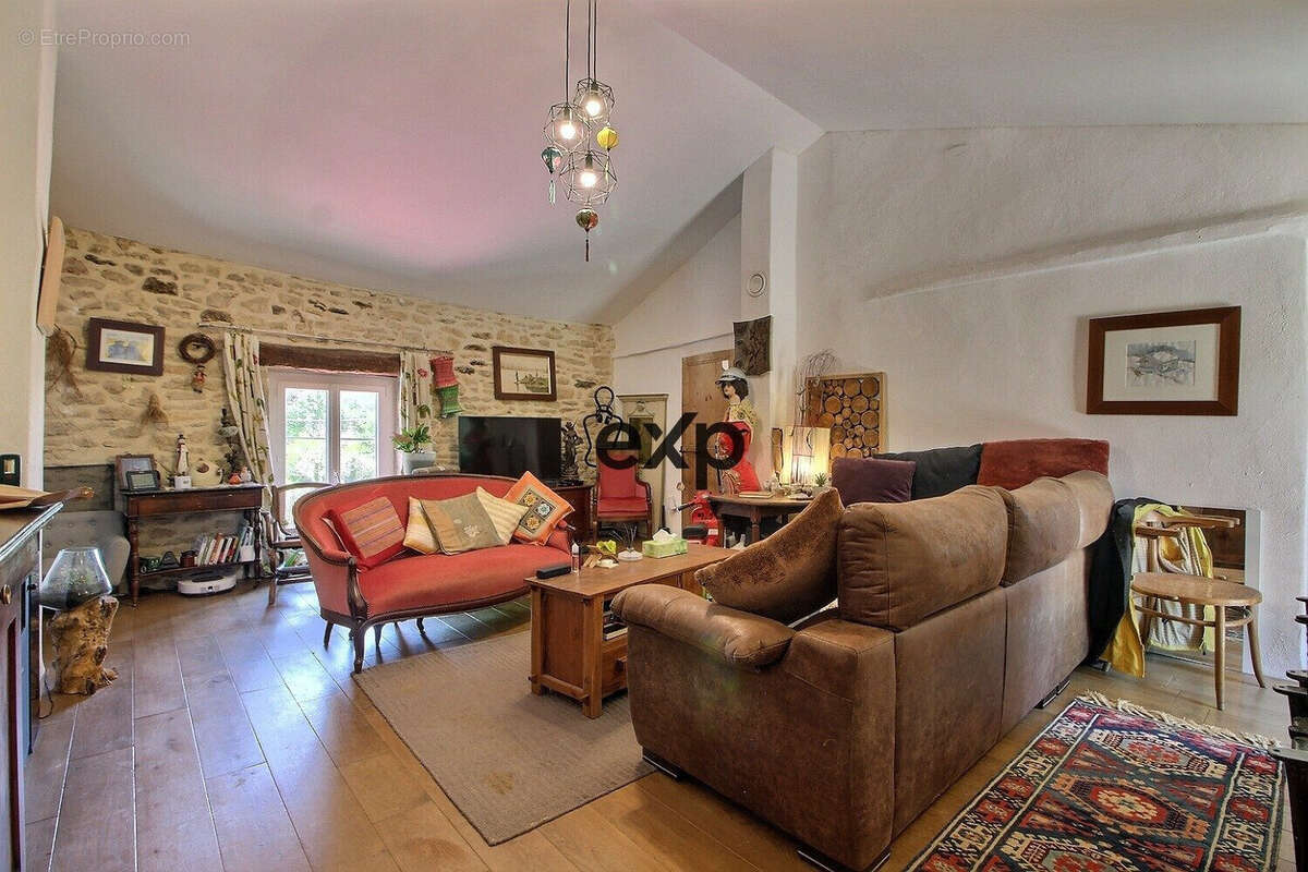 Maison à SUZE-LA-ROUSSE