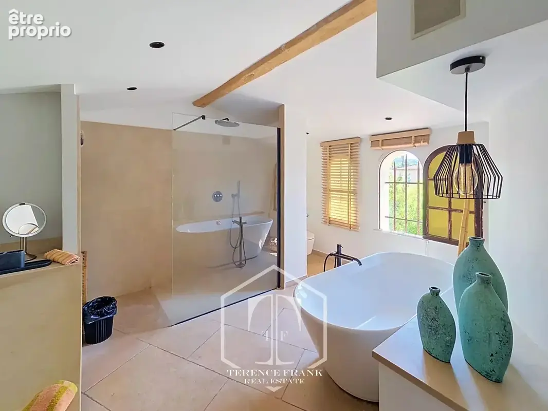 Villa de caractère – Plus de 240 m² – 5 chambres – Piscine – Jardin - photo 36