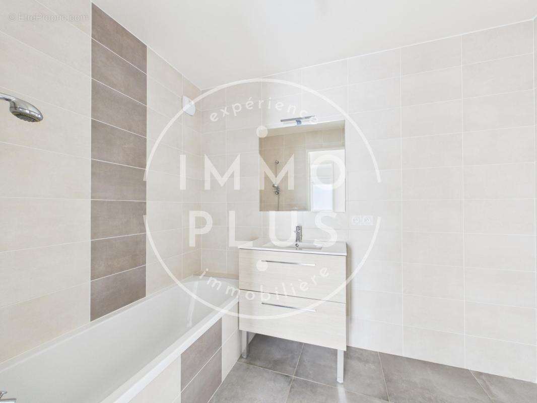 Vente - Appartement - 4 pièces + cuisine - 84,15 m² - 495 000 € - photo 4