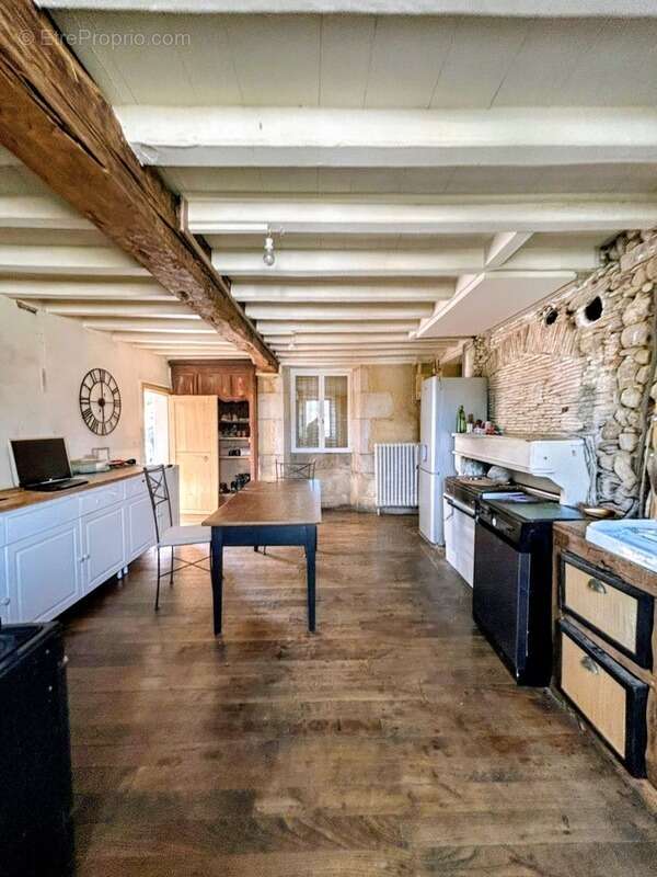 Maison de village 185 m2 avec jardin CHERVES CHATELARS (16) 154 500€ FAI - photo 2