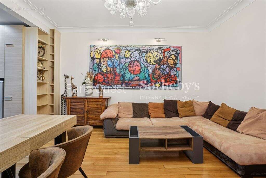 Appartement à NEUILLY-SUR-SEINE