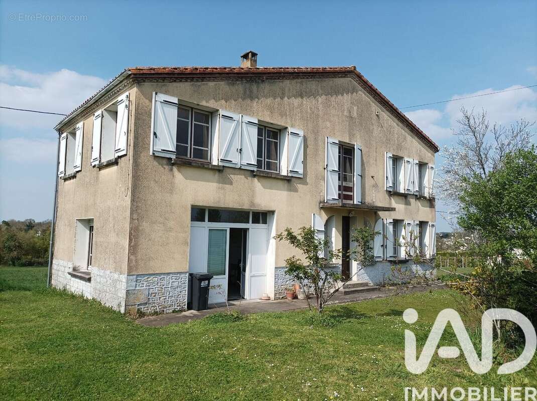 Maison 151 m² à Soulignonne  - photo 2