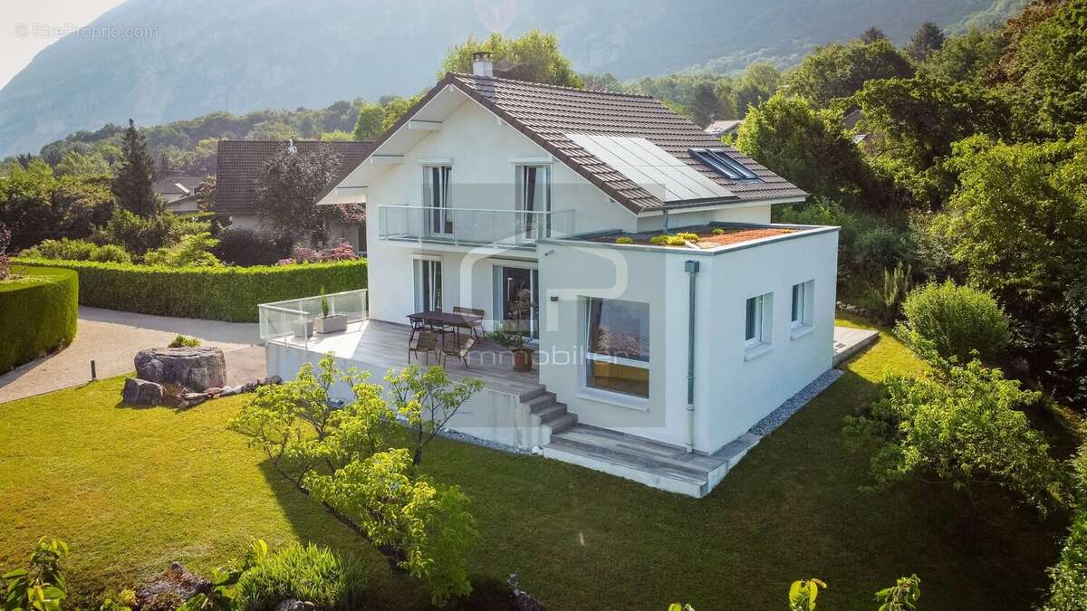 Maison à COLLONGES-SOUS-SALEVE