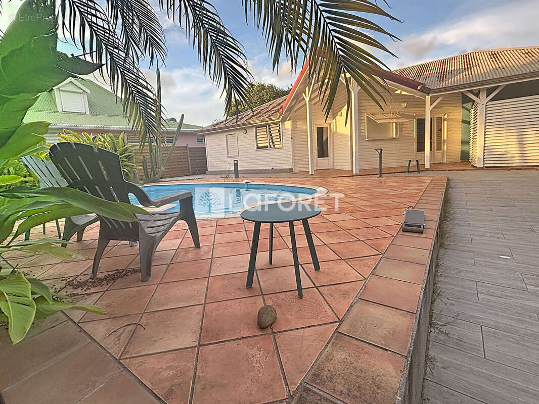 Maison F4  à Sainte Anne avec garage et piscine - photo 3