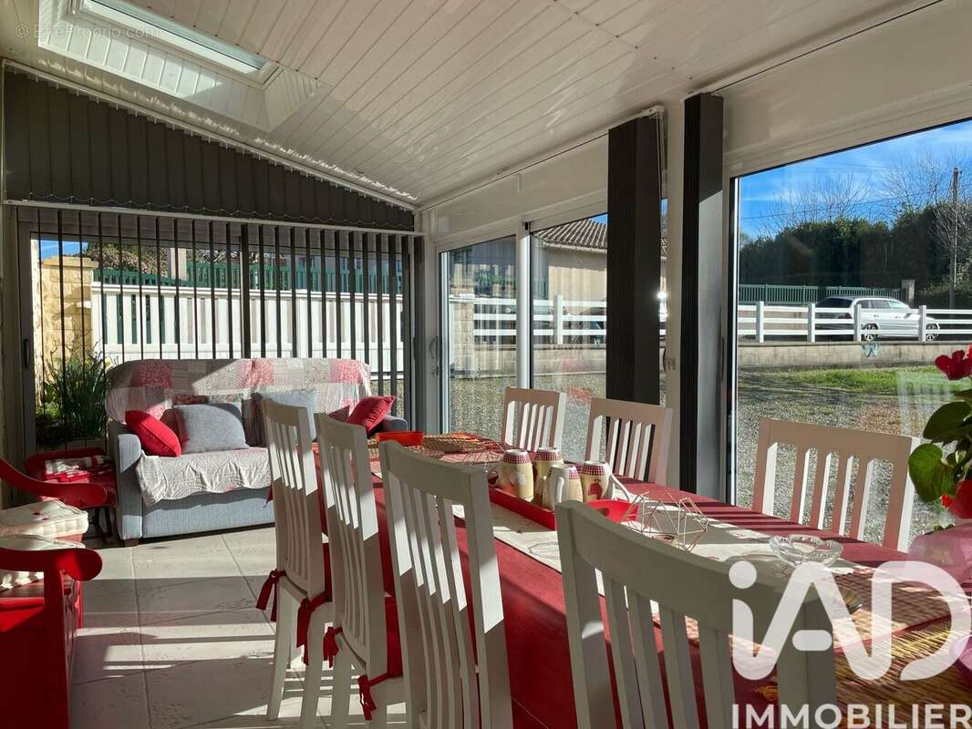 Maison 266 m² à Suaux  - photo 5