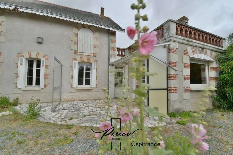 Maison à NUEIL-SUR-LAYON