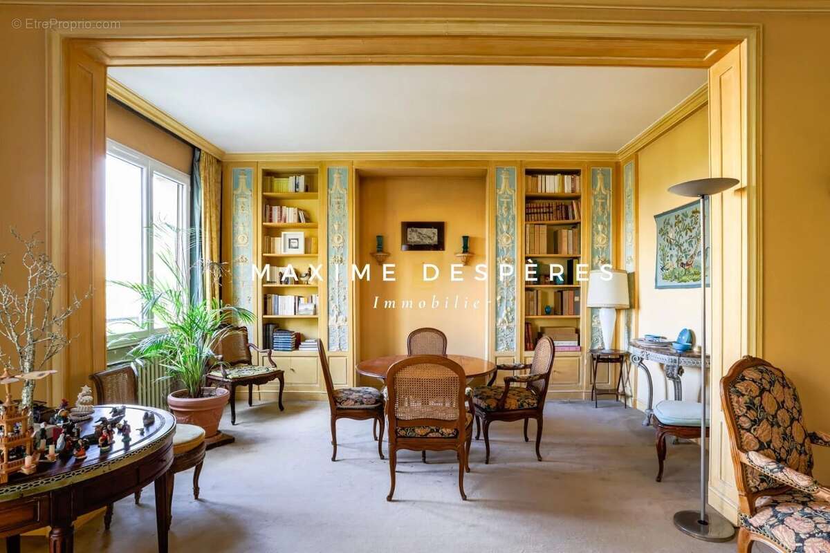 Appartement à NEUILLY-SUR-SEINE
