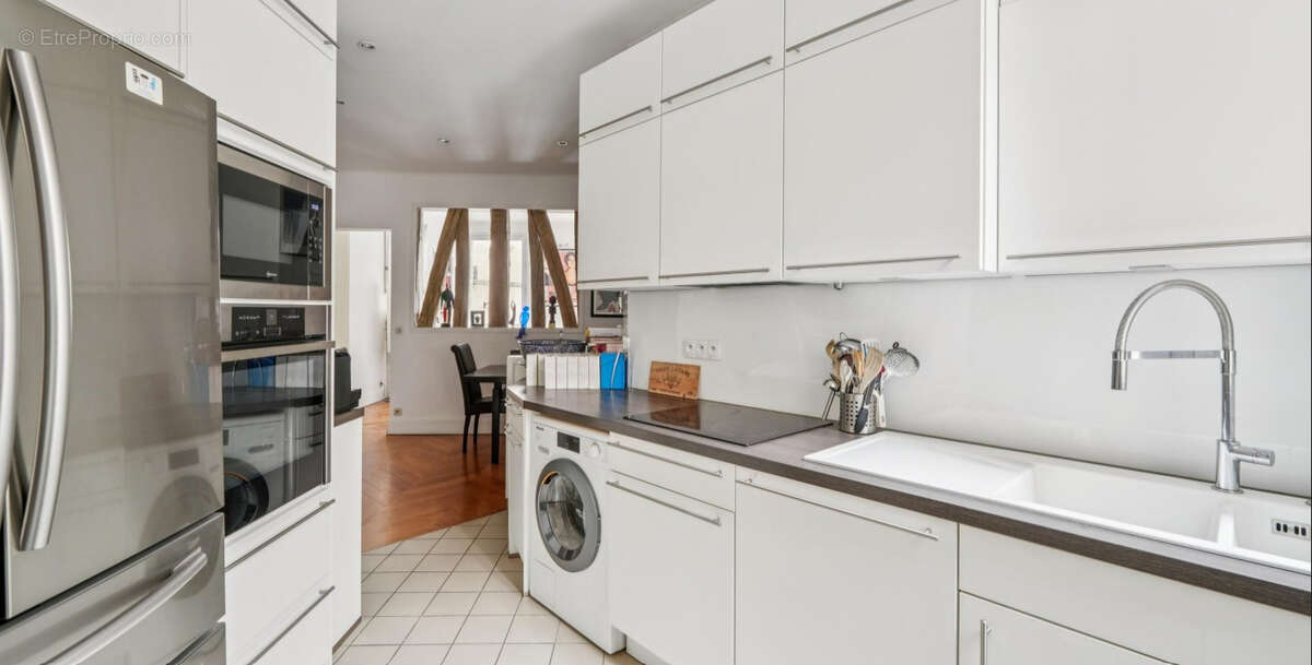 Appartement à PARIS-8E