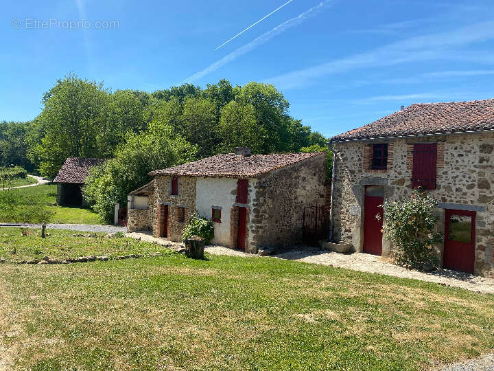 Maison à MAGNAC-LAVAL