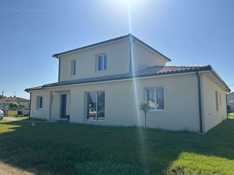 Maison à VILLEGOUGE