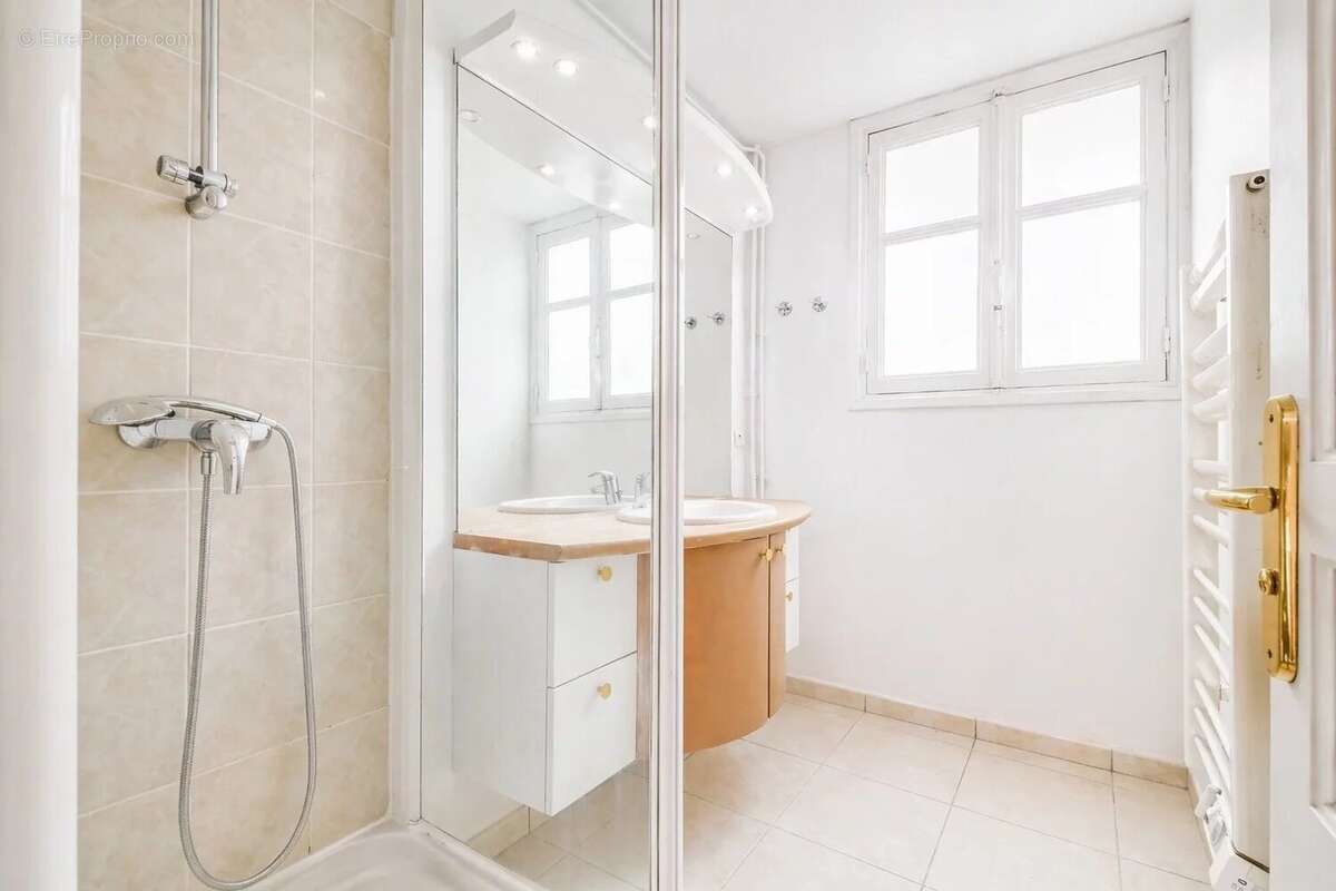 Appartement à PARIS-3E