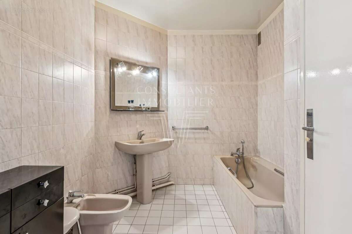 Appartement à PARIS-17E