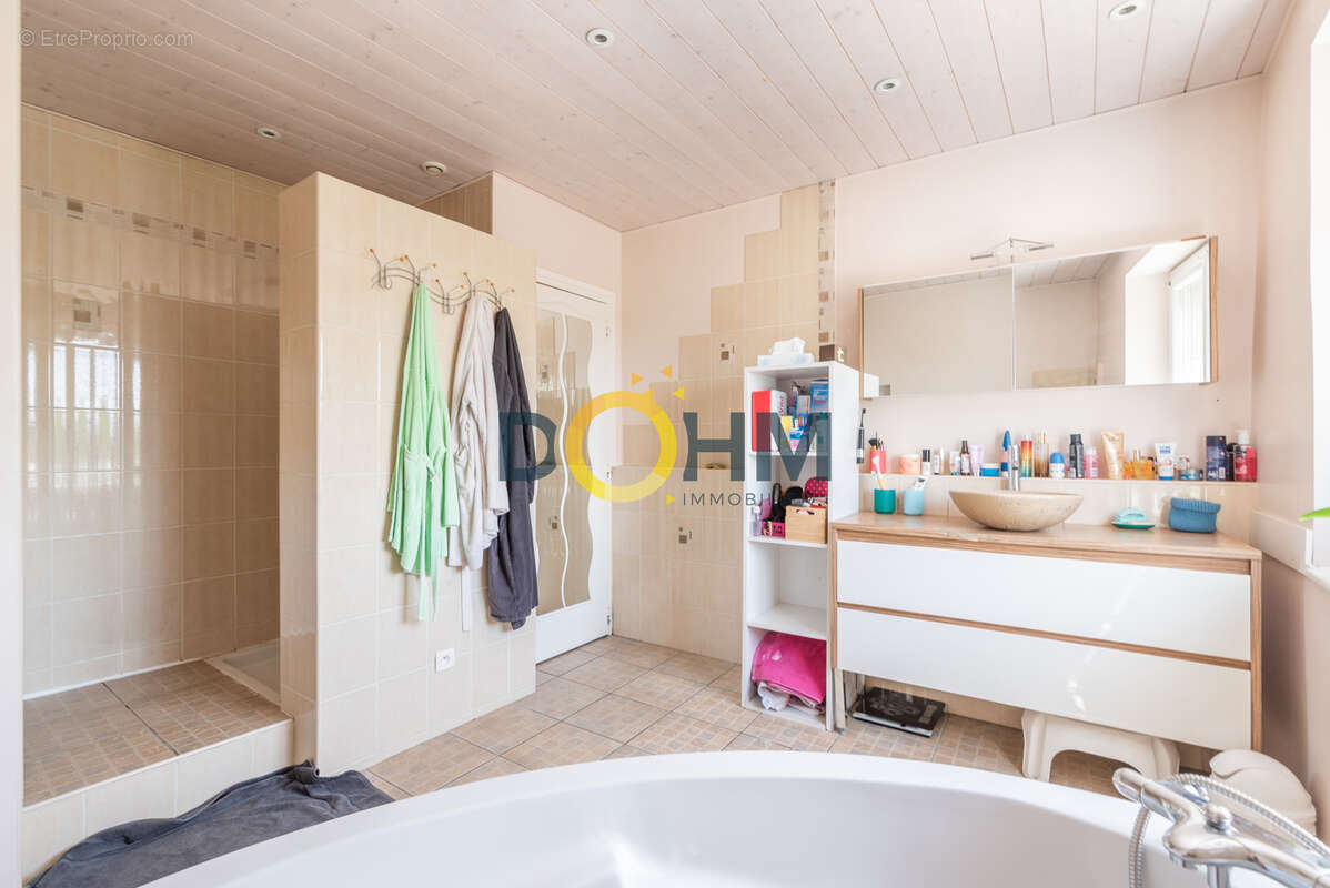 Ensemble immobilier, maison 146m2  plus  2 appartements sur terrain de 1075m2 - photo 13