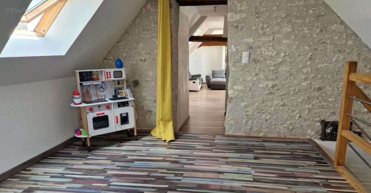 Maison à LA CHAPELLE-BLANCHE-SAINT-MARTIN