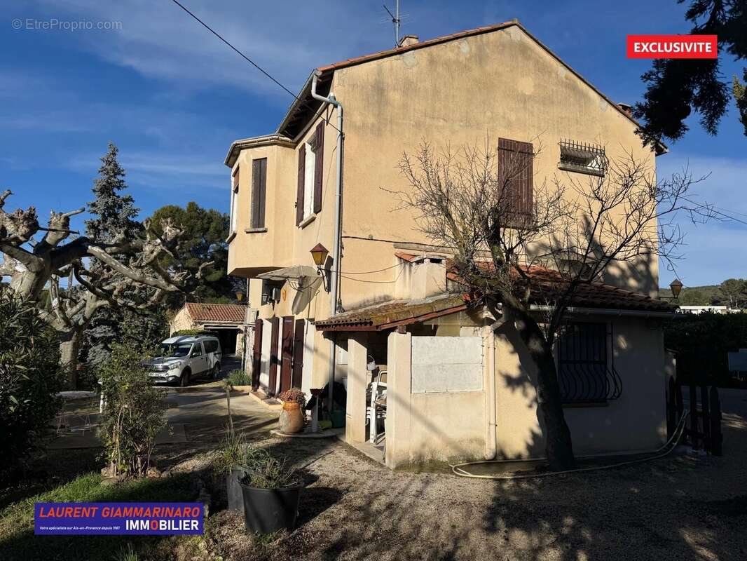 Maison à VENTABREN
