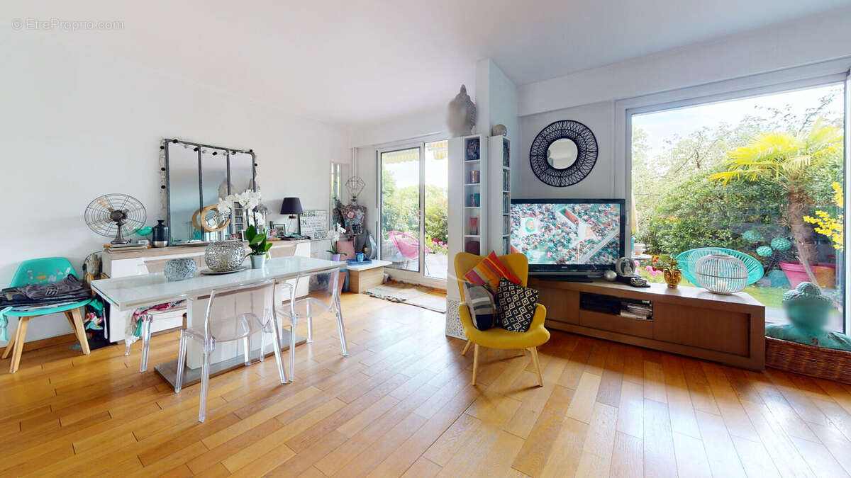 Appartement à LE MESNIL-LE-ROI
